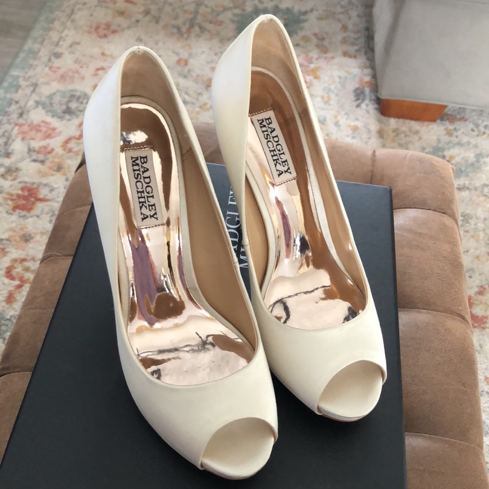 Badgley Mischka jeweled satin pumps - Picture 2 of 10